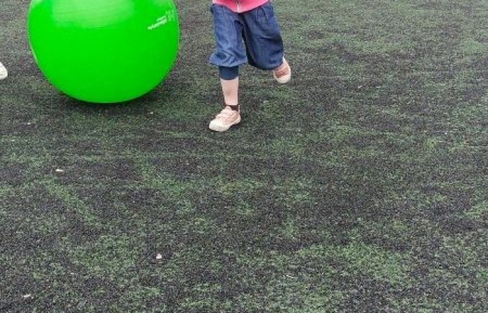 Dnia 13.06 dzieci z grup starszych naszego przedszkola wzięły udział w III Edycji Olimpiady Przedszkolaka. Na przedszkolaków czekały konkurencje sportowe przygotowane przez głównego organizatora tj. Pasłęcki Szkolny Związek Sportowy. Rywalizowaliśmy m.in. w biegach, slalomach z piłką, strzałach do bramki. Na koniec czekały na nas medale i słodkie niespodzianki.