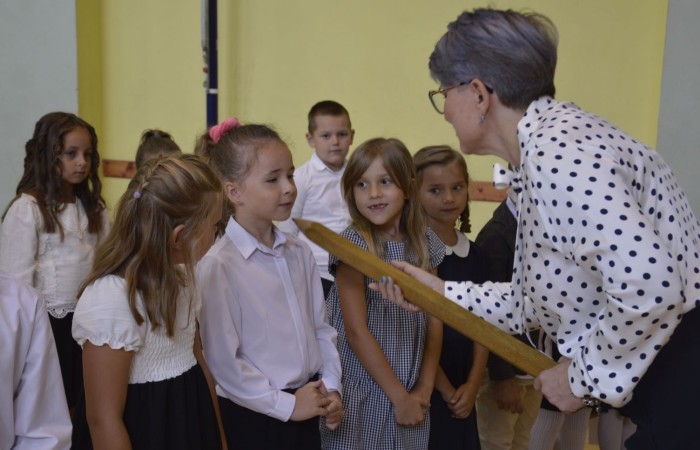 Uroczystość rozpoczęcia roku szkolnego była szczególnym przeżyciem dla pierwszaków,
którzy tego dnia złożyli uroczyste ślubowanie.