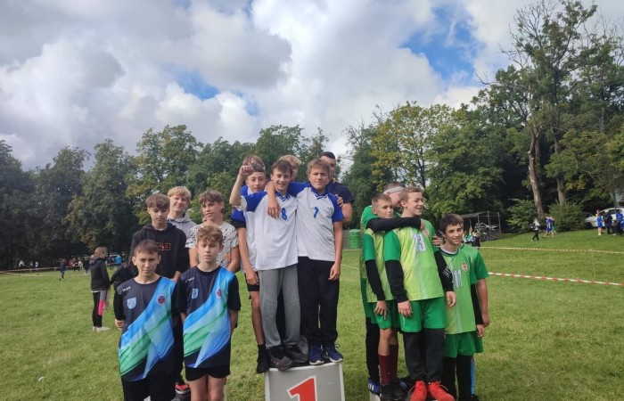 Sztafetowe biegi przełąjowe zostały przeprowadzone w dniu 22 września 2022 r. w Parku Miejskim Bażantarnia w Elblągu. 
W zawodach wzieło udział sześć szkół: Gronowo Elbląskie, Jegłownik, Młynary, Godkowo, SP 3 Pasłęk, SP 2 Pasłęk. 
W kategorii dziewcząt i chłopców nasza szkołą zajełą I miejsce.