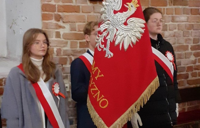 Tego dnia odbył się koncert muzyki patriotycznej 
w wykonaniu Orkiestry Dętej z Zielonki Pasłęckiej oraz występ solistów sekcji wokalnej POK. Święta państwowe stanowią także okazję do tego, aby rozmawiać z dziećmi o historii, niepodległości i patriotyzmie.