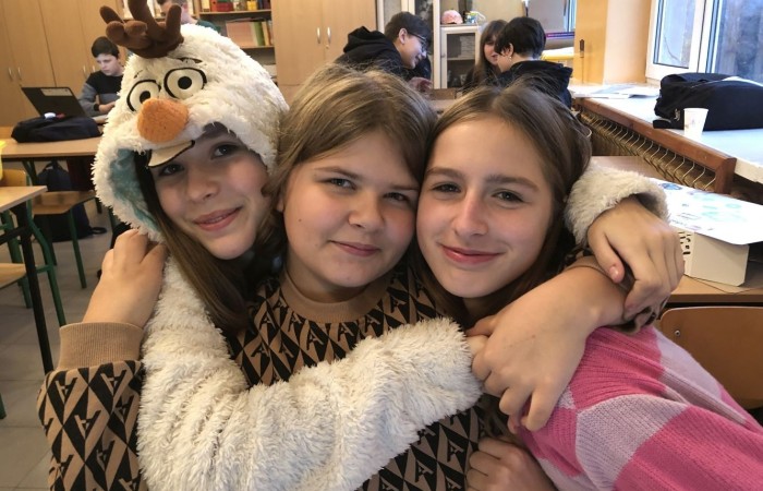 Kolejne owocne i bardzo pracowite spotkanie robotyczne za nami. Podczas zajęć gościliśmy trzech ochotników - uczniów, którzy chcieliby dołączyć do grupy młodych inżynierów. Zostali bardzo ciepło przyjęci przez grupę, zaproszeni do wspólnej pracy wpółtworzyli kolejne modele. A czy im się spodobało konstruowanie z klocków Lego Spike Prime? Czy fascynuje ich robotyka? Okaże się już za tydzień. Do zobaczenia w środę.