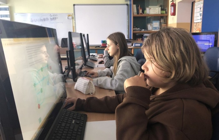 W dniach 8-10 listopada uczniowie klas 3-8 naszej szkoły uczestniczyli w Międzynarodowym Konkursie Informatycznym 