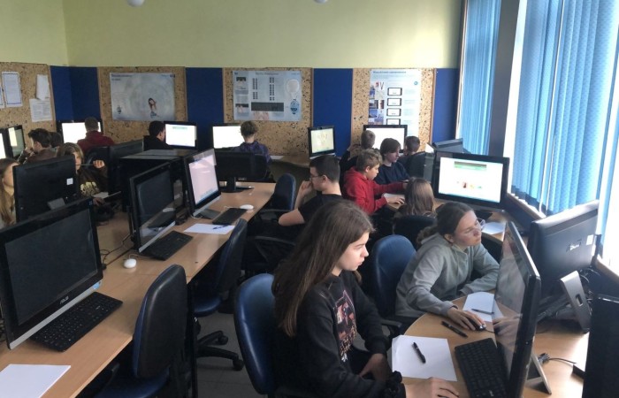 W dniach 8-10 listopada uczniowie klas 3-8 naszej szkoły uczestniczyli w Międzynarodowym Konkursie Informatycznym 