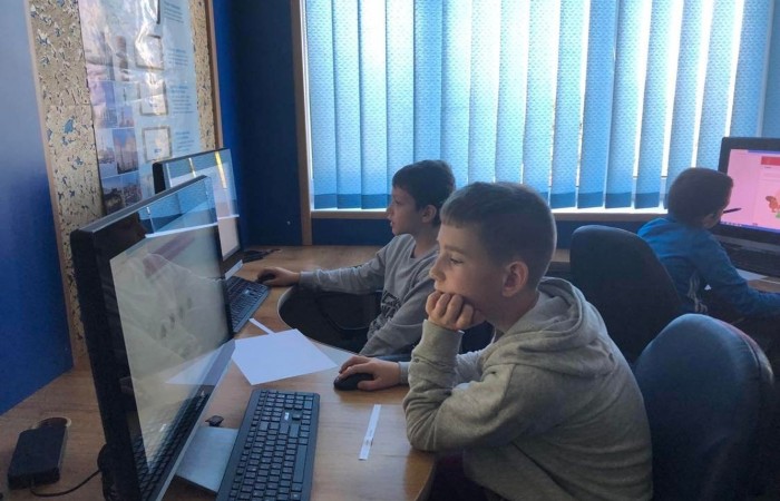 W dniach 8-10 listopada uczniowie klas 3-8 naszej szkoły uczestniczyli w Międzynarodowym Konkursie Informatycznym 