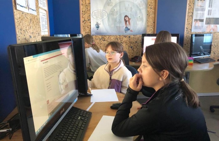 W dniach 8-10 listopada uczniowie klas 3-8 naszej szkoły uczestniczyli w Międzynarodowym Konkursie Informatycznym 