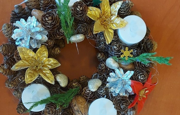 Pod koniec listopada w naszej szkole został ogłoszony konkurs na „Najpiękniejszy wieniec adwentowy”. Konkurs skierowany był do uczniów klas I – IV. Komisja oceniając pracę uczniów brała pod uwagę ogrom włożonej pracy, estetykę, pomysłowość oraz dobór materiału. 
Laureaci otrzymali dyplomy i drobne podarunki.
I miejsce – Nela Jaworska, kl. 1 a
II miejsce – Weronika Jakubowska, kl. 4 a
III miejsce – Laura Chojecka, kl. 1 a oraz Jakub Wawer, kl. 2 b
Wyróżnienia
Klaudia Brzozowska, kl. 2b
Maja Cok, kl. 1 b
Jakub Gajcy, kl. 4 b
Maja Mackiewicz, kl. 3 a
Liliana Łońska, kl. 1 a
Kuba Oleszczuk, kl. 1 b
Maja Tyżlik, kl. 1 a
Liliana Zakrzewska, kl. 4 a
Justyna Żukowska, kl.