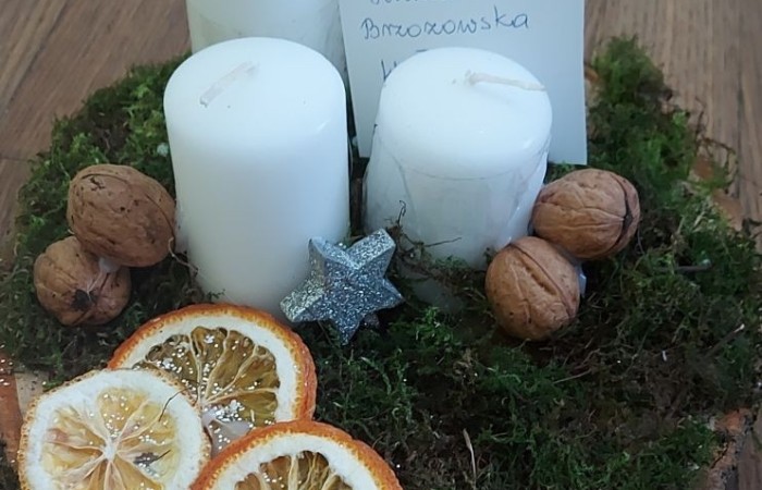 Pod koniec listopada w naszej szkole został ogłoszony konkurs na „Najpiękniejszy wieniec adwentowy”. Konkurs skierowany był do uczniów klas I – IV. Komisja oceniając pracę uczniów brała pod uwagę ogrom włożonej pracy, estetykę, pomysłowość oraz dobór materiału. 
Laureaci otrzymali dyplomy i drobne podarunki.
I miejsce – Nela Jaworska, kl. 1 a
II miejsce – Weronika Jakubowska, kl. 4 a
III miejsce – Laura Chojecka, kl. 1 a oraz Jakub Wawer, kl. 2 b
Wyróżnienia
Klaudia Brzozowska, kl. 2b
Maja Cok, kl. 1 b
Jakub Gajcy, kl. 4 b
Maja Mackiewicz, kl. 3 a
Liliana Łońska, kl. 1 a
Kuba Oleszczuk, kl. 1 b
Maja Tyżlik, kl. 1 a
Liliana Zakrzewska, kl. 4 a
Justyna Żukowska, kl.