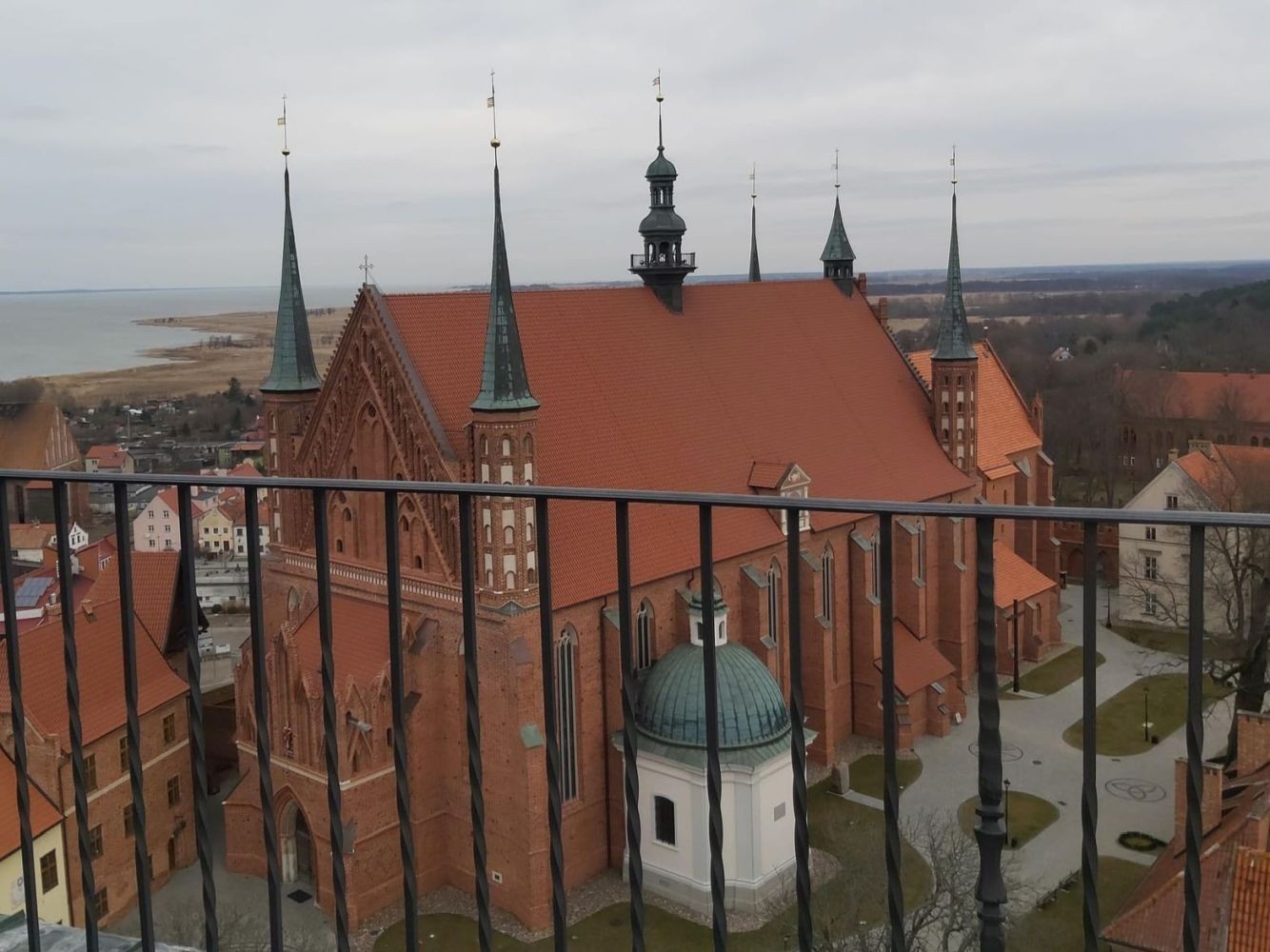 Klasy 2 a i 2b wyruszyły śladami Mikołaja Kopernika do Fromborka. I właśnie tam uczniowie odkrywali dzieła 