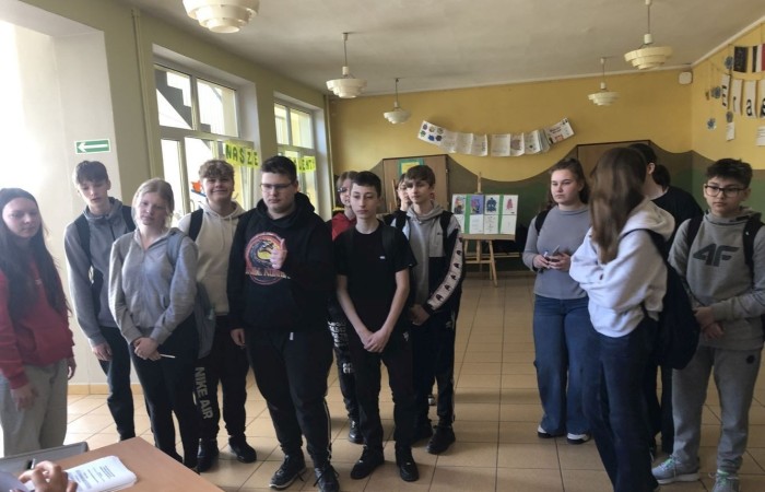 3 kwietnia br. Odbyły się wybory do Młodzieżowej Rady Gminy Pasłęk. Nasz okręg wyborczy ma 2 mandaty. W wyborach mogli głosować ci uczniowie, którzy ukończyli 12 lat i mieszkają na terenie miasta i gminy Pasłęk.
W wyniku głosowania przedstawicielami naszej szkoły do Młodzieżowej Rady Gminy Pasłęk zostali:
Marek Kozłowski z klasy 8a  - 50 głosów
Oliwia Gromala - 26 głosów.