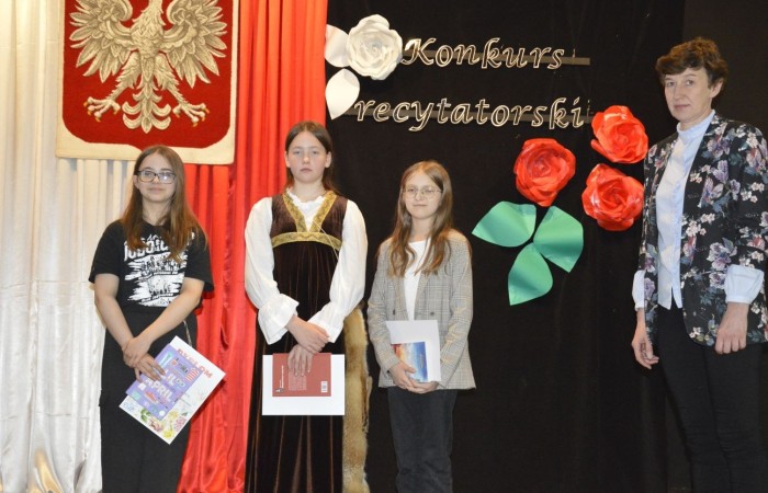 Uczniowie byli oceniani w dwóch kategoriach wiekowych IV-VI oraz VII-VIII.
Wyniki uczniów w kategorii IV-VI:
I miejsce - Kinga Bicka klasa V a
II miejsce - Michalina Bejmert V b
III miejsce - Wiktoria Rudzińska IV b
Wyniki uczniów w kategorii VII -VIII:
I miejsce - Zuzanna Jurak VIII b

II miejsce – Zuzanna Rapp VIII b
III miejsce -Aniela Borkowska VII a