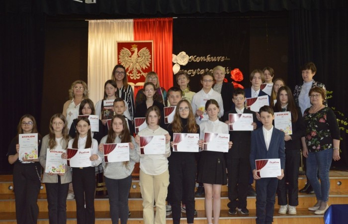 Uczniowie byli oceniani w dwóch kategoriach wiekowych IV-VI oraz VII-VIII.
Wyniki uczniów w kategorii IV-VI:
I miejsce - Kinga Bicka klasa V a
II miejsce - Michalina Bejmert V b
III miejsce - Wiktoria Rudzińska IV b
Wyniki uczniów w kategorii VII -VIII:
I miejsce - Zuzanna Jurak VIII b

II miejsce – Zuzanna Rapp VIII b
III miejsce -Aniela Borkowska VII a