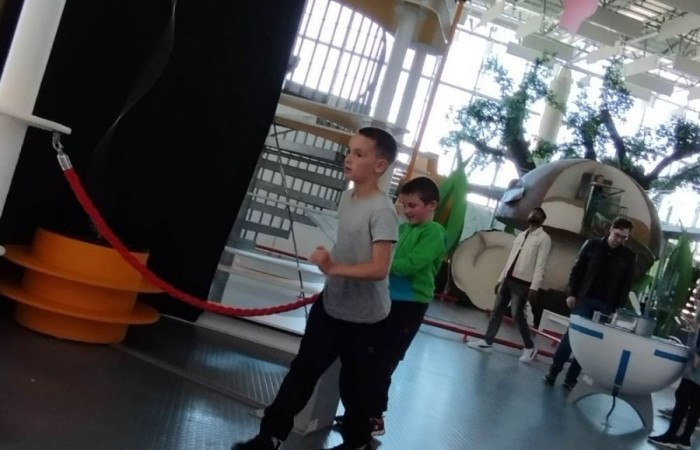 11 maja 2023 r. uczniowie klas Ia i Ib udali się na wycieczkę do Gdyni ,do Centrum Nauki Experyment. Spędziły tam aktywnie czas, gdzie dobra zabawa miała wymiar edukacyjny.
Wycieczka nie tylko zintegrowała grupę, lecz okazała się również znakomitą i ciekawą lekcją z wielu dziedzin nauki. Dzieci wróciły zadowolone i pełne wrażeń.