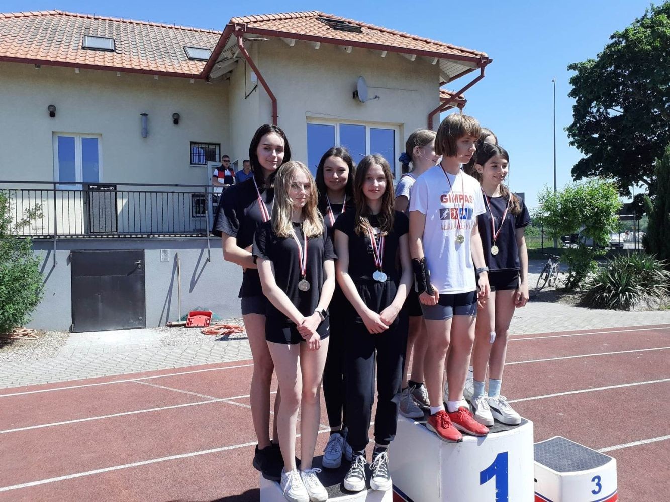 	30 maja na stadionie miejskim w Pasłęku odbyła się Szkolna Liga Lekko Atletyczna. W zawodach udział wzieło pięć szkół: SP 1, SP 2, SP 3 z Pasłęka, SP             z Młynar i SP z Godkowa. Naszą szkołę reprezentowało 23 uczniów. Zdobyliśmy              łącznie 18 medali w tym 6 złotych w kategorii:
- Bieg na 300 m dziewcząt, Marta Paluch 
- Bieg na 300 m chłopców, Tomasz Słowiński
- Bieg na 1000 m chłopców, Dominik Nikoniuk
- Skok wzwyż dziewcząt, Monika Żukowska
- Skok wzwyż chłopców, Dawid Makar
- Pchnięcie kulą dziewcząt, Nicola Cap
