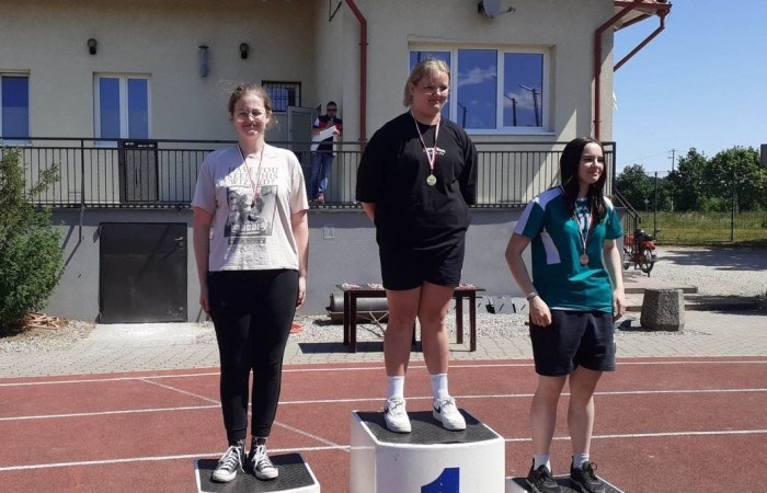 	30 maja na stadionie miejskim w Pasłęku odbyła się Szkolna Liga Lekko Atletyczna. W zawodach udział wzieło pięć szkół: SP 1, SP 2, SP 3 z Pasłęka, SP             z Młynar i SP z Godkowa. Naszą szkołę reprezentowało 23 uczniów. Zdobyliśmy              łącznie 18 medali w tym 6 złotych w kategorii:
- Bieg na 300 m dziewcząt, Marta Paluch 
- Bieg na 300 m chłopców, Tomasz Słowiński
- Bieg na 1000 m chłopców, Dominik Nikoniuk
- Skok wzwyż dziewcząt, Monika Żukowska
- Skok wzwyż chłopców, Dawid Makar
- Pchnięcie kulą dziewcząt, Nicola Cap
