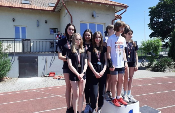 	30 maja na stadionie miejskim w Pasłęku odbyła się Szkolna Liga Lekko Atletyczna. W zawodach udział wzieło pięć szkół: SP 1, SP 2, SP 3 z Pasłęka, SP             z Młynar i SP z Godkowa. Naszą szkołę reprezentowało 23 uczniów. Zdobyliśmy              łącznie 18 medali w tym 6 złotych w kategorii:
- Bieg na 300 m dziewcząt, Marta Paluch 
- Bieg na 300 m chłopców, Tomasz Słowiński
- Bieg na 1000 m chłopców, Dominik Nikoniuk
- Skok wzwyż dziewcząt, Monika Żukowska
- Skok wzwyż chłopców, Dawid Makar
- Pchnięcie kulą dziewcząt, Nicola Cap
