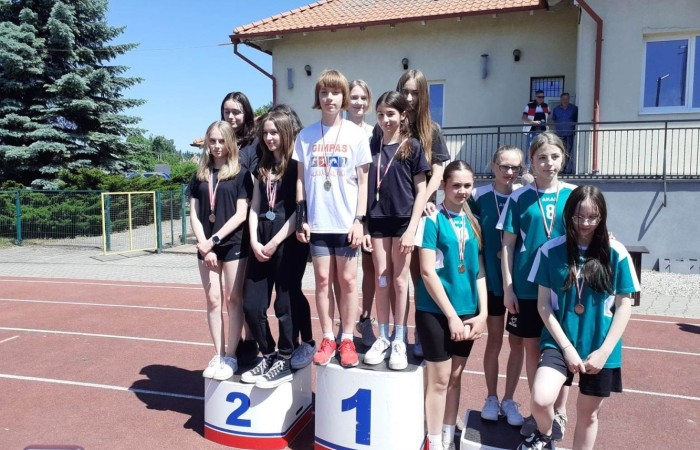 	30 maja na stadionie miejskim w Pasłęku odbyła się Szkolna Liga Lekko Atletyczna. W zawodach udział wzieło pięć szkół: SP 1, SP 2, SP 3 z Pasłęka, SP             z Młynar i SP z Godkowa. Naszą szkołę reprezentowało 23 uczniów. Zdobyliśmy              łącznie 18 medali w tym 6 złotych w kategorii:
- Bieg na 300 m dziewcząt, Marta Paluch 
- Bieg na 300 m chłopców, Tomasz Słowiński
- Bieg na 1000 m chłopców, Dominik Nikoniuk
- Skok wzwyż dziewcząt, Monika Żukowska
- Skok wzwyż chłopców, Dawid Makar
- Pchnięcie kulą dziewcząt, Nicola Cap
