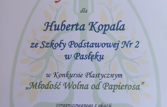 W ramach obchodów Światowego Dnia Bez Tytoniu, który przypada 31 maja 2023 r. Państwowy
Powiatowy Inspektor Sanitarny w Elblągu zorganizował konkurs plastyczny pod nazwą „Młodość
Wolna od Papierosa”. Ideą przewodnią konkursu była profilaktyka uzależnień od papierosów
tradycyjnych i elektronicznych oraz pogłębianie wiedzy na temat skutków ich stosowania. Zadaniem
uczestników konkursu było stworzenie pracy plastycznej o tematyce antytytoniowej. Konkurs
skierowany był do uczniów klas IV-VI szkół podstawowych miasta Elbląg i powiatu elbląskiego.
