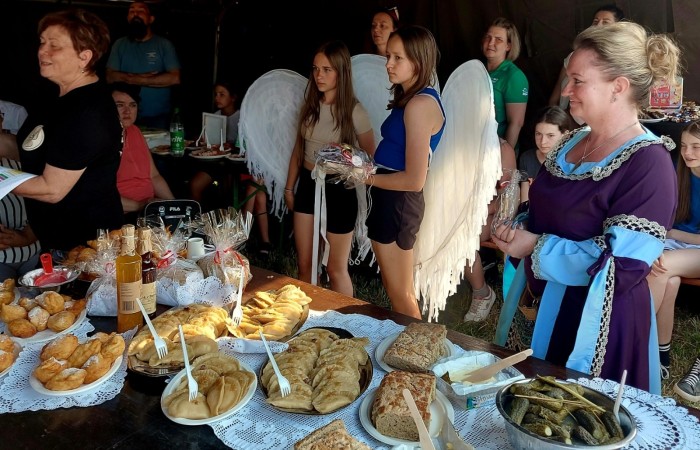 Grupa taneczna z  Sp2 była częścią delegacji Aniołowa, które wraz z partnerami z Gminy Pasłęk przebywało w Hadenfeld w Niemczech w dniach 14-19.06. Delegacja brała udział w festiwalu „Anioły,woły i kultura