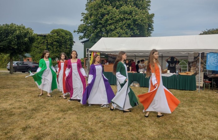 Grupa taneczna z  Sp2 była częścią delegacji Aniołowa, które wraz z partnerami z Gminy Pasłęk przebywało w Hadenfeld w Niemczech w dniach 14-19.06. Delegacja brała udział w festiwalu „Anioły,woły i kultura