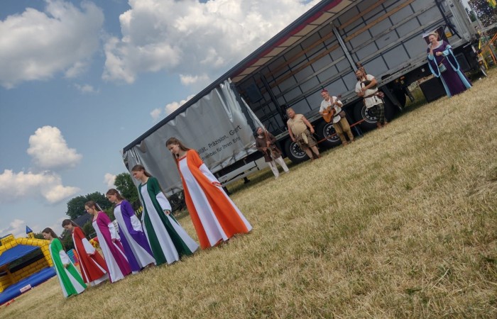 Grupa taneczna z  Sp2 była częścią delegacji Aniołowa, które wraz z partnerami z Gminy Pasłęk przebywało w Hadenfeld w Niemczech w dniach 14-19.06. Delegacja brała udział w festiwalu „Anioły,woły i kultura