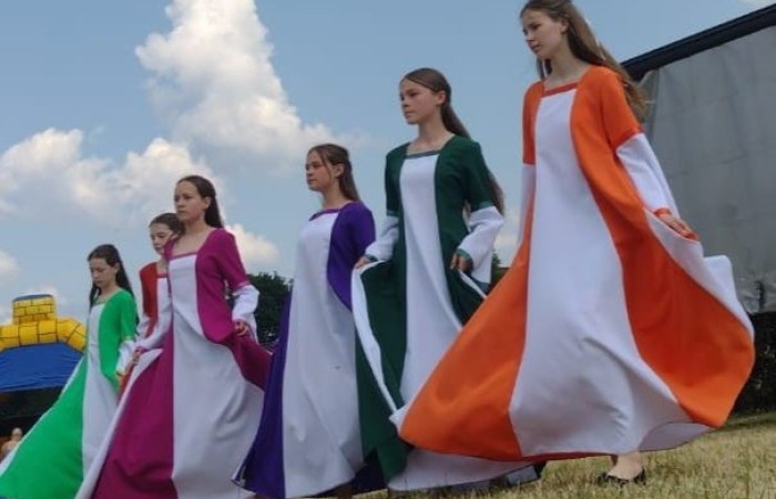 Grupa taneczna z  Sp2 była częścią delegacji Aniołowa, które wraz z partnerami z Gminy Pasłęk przebywało w Hadenfeld w Niemczech w dniach 14-19.06. Delegacja brała udział w festiwalu „Anioły,woły i kultura