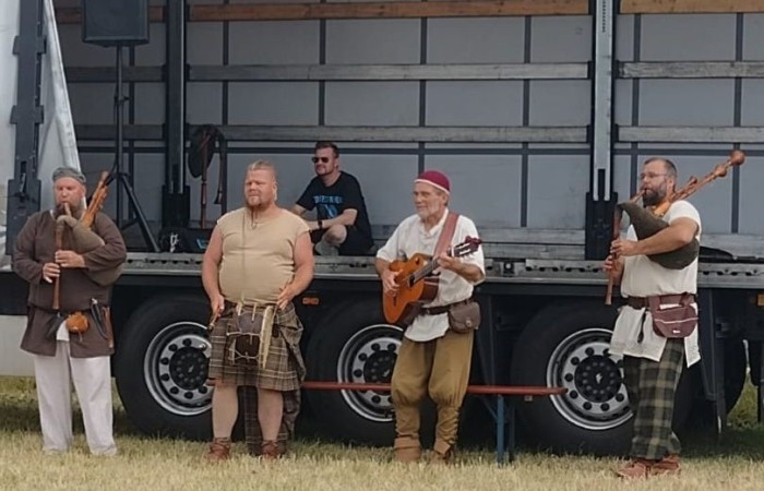 Grupa taneczna z  Sp2 była częścią delegacji Aniołowa, które wraz z partnerami z Gminy Pasłęk przebywało w Hadenfeld w Niemczech w dniach 14-19.06. Delegacja brała udział w festiwalu „Anioły,woły i kultura