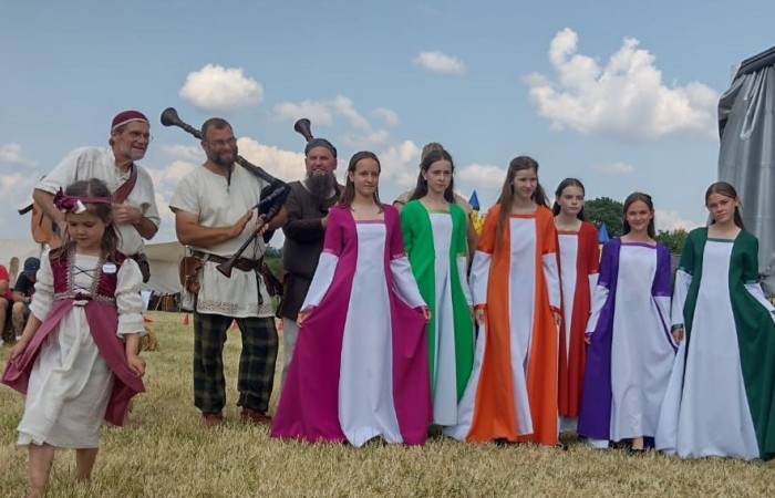 Grupa taneczna z  Sp2 była częścią delegacji Aniołowa, które wraz z partnerami z Gminy Pasłęk przebywało w Hadenfeld w Niemczech w dniach 14-19.06. Delegacja brała udział w festiwalu „Anioły,woły i kultura