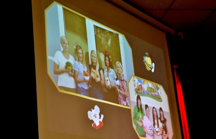 Zmagania młodych artystów uświetnił występ szkolnego zespołu wokalnego pod kierunkiem Pani Iwony Matukiewicz oraz piosenka zaśpiewana przez najmłodszych - przedszkolaków. 