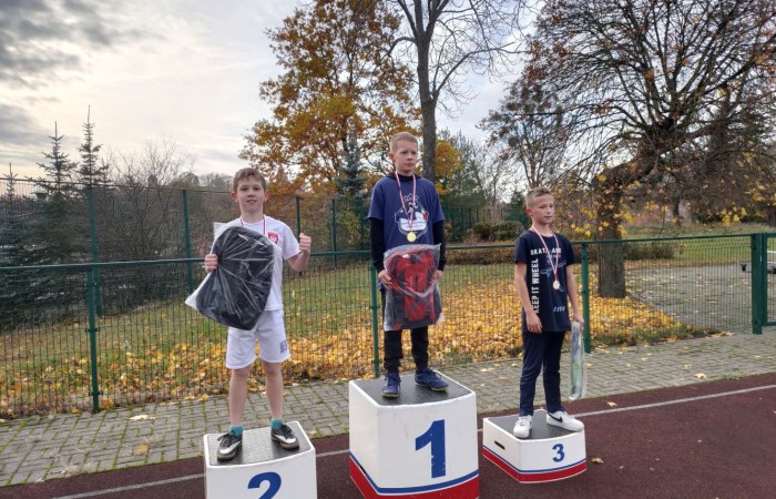 Kilka zdjęć naszych sportowców  z piątkowej rywalizacji w Biegach z Okazji Dnia Niepodległości, które odbyły się na Stadionie Miejskim.