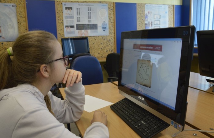 Międzynarodowy Konkurs Informatyczny BÓBR to zawsze bardzo ważne wydarzenie dla młodych pasjonatów programowania. Konkurs ten ma na celu zachęcenie dzieci i młodzieży do nauki informatyki oraz rozwijanie ich umiejętności w tej dziedzinie.
Konkurs odbywa się co roku w wielu krajach na całym świecie, a jego głównym celem jest propagowanie wśród młodych ludzi zainteresowania nauką informatyki. Uczestnicy konkursu mają szansę sprawdzić swoją wiedzę i umiejętności w praktyce, a także porównać swoje wyniki z rówieśnikami z innych krajów.
W konkursie BÓBR biorą udział uczniowie z różnych krajów i szkół. Zadania, które muszą rozwiązać, są bardzo różnorodne i wymagają nie tylko wiedzy teoretycznej, ale także umiejętności praktycznych. Uczestnictwo w konkursie BÓBR to nie tylko doskonała okazja do sprawdzenia swoich sił, ale także możliwość zdobycia cennych doświadczeń.