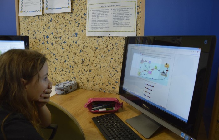 Międzynarodowy Konkurs Informatyczny BÓBR to zawsze bardzo ważne wydarzenie dla młodych pasjonatów programowania. Konkurs ten ma na celu zachęcenie dzieci i młodzieży do nauki informatyki oraz rozwijanie ich umiejętności w tej dziedzinie.
Konkurs odbywa się co roku w wielu krajach na całym świecie, a jego głównym celem jest propagowanie wśród młodych ludzi zainteresowania nauką informatyki. Uczestnicy konkursu mają szansę sprawdzić swoją wiedzę i umiejętności w praktyce, a także porównać swoje wyniki z rówieśnikami z innych krajów.
W konkursie BÓBR biorą udział uczniowie z różnych krajów i szkół. Zadania, które muszą rozwiązać, są bardzo różnorodne i wymagają nie tylko wiedzy teoretycznej, ale także umiejętności praktycznych. Uczestnictwo w konkursie BÓBR to nie tylko doskonała okazja do sprawdzenia swoich sił, ale także możliwość zdobycia cennych doświadczeń.