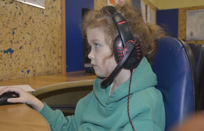 Międzynarodowy Konkurs Informatyczny BÓBR to zawsze bardzo ważne wydarzenie dla młodych pasjonatów programowania. Konkurs ten ma na celu zachęcenie dzieci i młodzieży do nauki informatyki oraz rozwijanie ich umiejętności w tej dziedzinie.
Konkurs odbywa się co roku w wielu krajach na całym świecie, a jego głównym celem jest propagowanie wśród młodych ludzi zainteresowania nauką informatyki. Uczestnicy konkursu mają szansę sprawdzić swoją wiedzę i umiejętności w praktyce, a także porównać swoje wyniki z rówieśnikami z innych krajów.
W konkursie BÓBR biorą udział uczniowie z różnych krajów i szkół. Zadania, które muszą rozwiązać, są bardzo różnorodne i wymagają nie tylko wiedzy teoretycznej, ale także umiejętności praktycznych. Uczestnictwo w konkursie BÓBR to nie tylko doskonała okazja do sprawdzenia swoich sił, ale także możliwość zdobycia cennych doświadczeń.