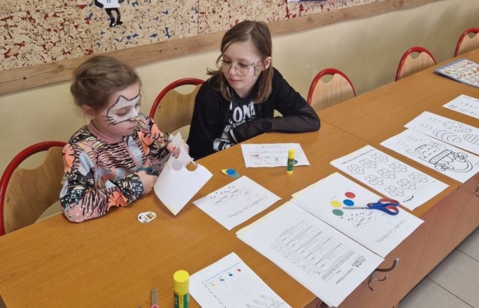 4 marca po raz kolejny nasza szkoła otworzyła swoje podwoje dla przyszłych uczniów. Dzieci i ich rodzice mogli przekonać się, że szkoła to nie tylko nauka, ale też świetna zabawa.
Po przekroczeniu progu naszej 