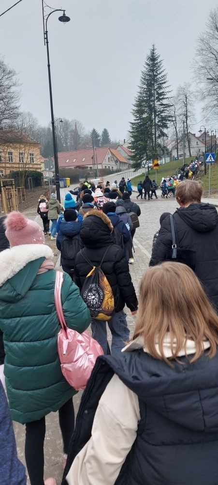 Wraz z uczniami klas I-III zabieramy Was do akademii i to nie byle jakiej bo samego Ambrożego Kleksa. Witajcie w naszej bajce, my po obejrzanym seansie rozgościliśmy się tam na dobre :)