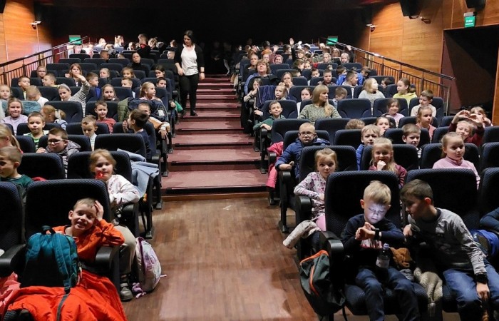 Wraz z uczniami klas I-III zabieramy Was do akademii i to nie byle jakiej bo samego Ambrożego Kleksa. Witajcie w naszej bajce, my po obejrzanym seansie rozgościliśmy się tam na dobre :)