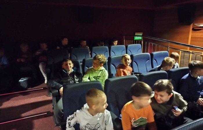 Wraz z uczniami klas I-III zabieramy Was do akademii i to nie byle jakiej bo samego Ambrożego Kleksa. Witajcie w naszej bajce, my po obejrzanym seansie rozgościliśmy się tam na dobre :)