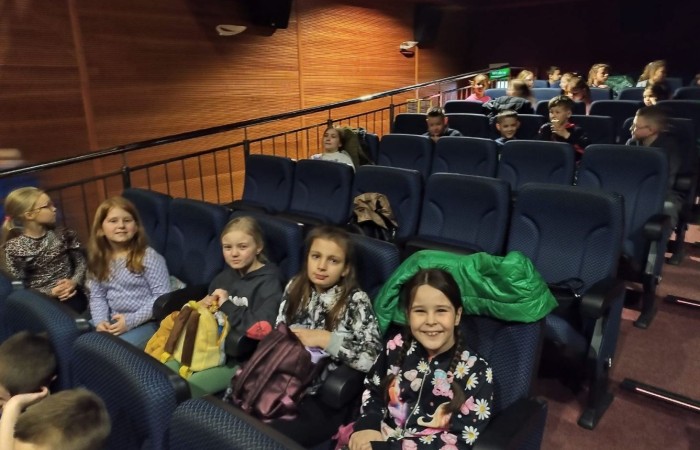 Wraz z uczniami klas I-III zabieramy Was do akademii i to nie byle jakiej bo samego Ambrożego Kleksa. Witajcie w naszej bajce, my po obejrzanym seansie rozgościliśmy się tam na dobre :)