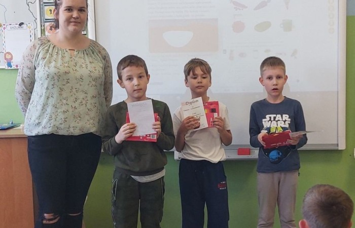 Z radością przedstawiamy wyniki konkursu plastycznego na Najpiękniejszą Kartkę Wielkanocną. Wszystkim uczestnikom konkursu oraz laureatom serdecznie gratulujemy. 
Wybór zwycięzców był trudny, ponieważ wszystkie prace były przepiękne i oryginalne. 