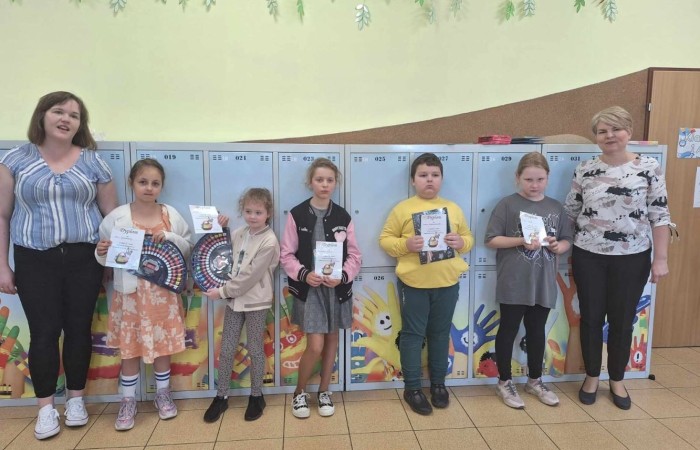 Z radością przedstawiamy wyniki konkursu plastycznego na Najpiękniejszą Kartkę Wielkanocną. Wszystkim uczestnikom konkursu oraz laureatom serdecznie gratulujemy. 
Wybór zwycięzców był trudny, ponieważ wszystkie prace były przepiękne i oryginalne. 