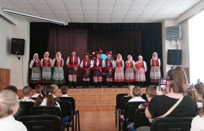 Dziś naszą szkołę odwiedził Zespół Folklorystyczny 
