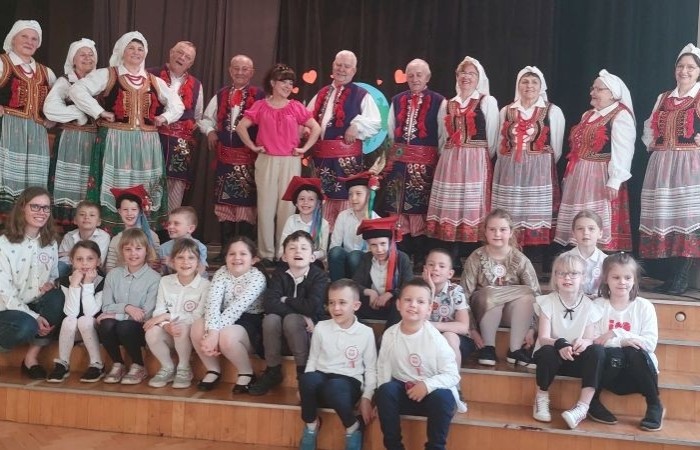 Dziś naszą szkołę odwiedził Zespół Folklorystyczny 