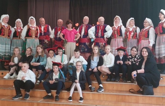 Dziś naszą szkołę odwiedził Zespół Folklorystyczny 