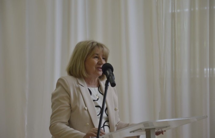 Dnia 20 czerwca odbyło się uroczyste zakończenie roku klas ósmych. Wśród zaproszonych gości była Burmistrz Pasłęka pani Elżbieta Wasiuk, pan Piotr Borysewicz wiceprezes klubu sportowego Polonii Pasłęk, trener  lekkiej atletyki oraz przewodnicząca Rady Rodziców pani Anna Szymanek. Uroczystość rozpoczęła się od przekazania pocztu sztandarowego uczniom klasom siódmym. Następnie wychowawcy klas i pani dyrektor Agnieszka Cieklińska wręczyli nagrody uczniom kończącym szkołę z wyróżnieniem a ich rodzicom listy gratulacyjne. Wszyscy uczniowie z klasy 8a i 8b otrzymali świadectwo ukończenia Szkoły Podstawowej nr 2.Gratulacje !
 Uroczystość uświetniły piosenki w wykonaniu dziewcząt z klasy 6 b i Jakuba Parzycha z klasy 5b. Naszym absolwentom życzymy sukcesów i chcielibyśmy by zawsze pamiętali o latach spędzonych w naszej „Dwójce”.
