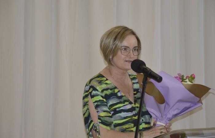 Rok szkolny 2023/2024 oficjalnie można już uznać za zakończony. Pożegnanie ze szkołą miało miejsce w piątek 21 czerwca. Wśród zaproszonych gości była przewodnicząca Rady Rodziców pani Anna Szymanek wraz z zarządem Rady Rodziców w składzie: pani Urszula Szuniewicz, pani Dorota Śladowska  i pani Katarzyna Kaniowska. Swoją obecnością zaszczyciła nas także Prezes Stowarzyszenia na Rzecz wsi Aniołowo pani Halina Cieśla, Sołtys wsi Aniołowo pan Zbigniew Cieśla, prezes Stowarzyszenia Przyjaciele Pasłęckiej Dwójki pani Iga Pankiewicz oraz pan Sławomir Mackiewicz z Ochotniczej Straży Pożarnej w Mariance. Pani dyrektor Agnieszka Cieklińska wręczyła wyróżniającym się uczniom nagrody książkowe. Po zakończonej akademii wszyscy uczniowie udali się do klas na ostatnie w tym roku szkolnym spotkanie z wychowawcą, gdzie otrzymali świadectwa, a wraz z nimi promocję do kolejnej klasy. Do zobaczenia we wrześniu!
