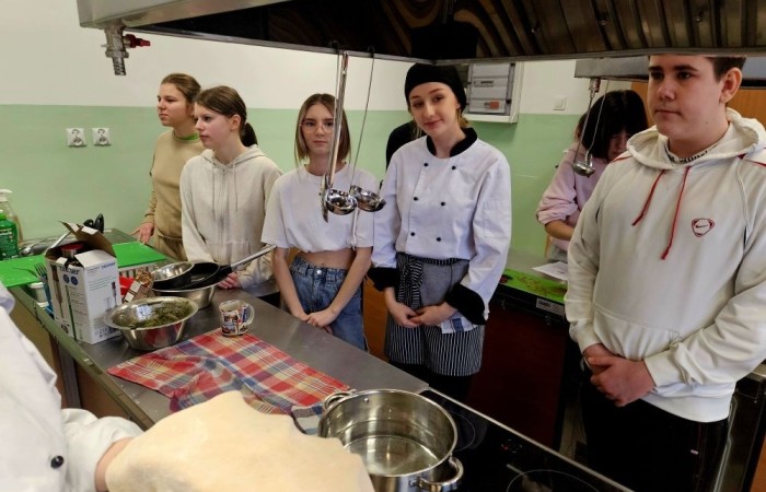 22 stycznia uczniowie naszej szkoły wzięli udział w warsztatach organizowanych w ramach doradztwa zawodowego przez Zespół Szkół Ekonomicznych i Technicznych w Pasłęku. Uczniowie mieli okazję zwiedzić szkołę a także spróbować swoich sił w różnych aktywnościach przypisanych do odpowiednich zawodów. Było to ciekawe doświadczenie.