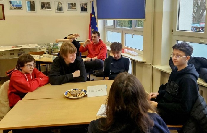 22 stycznia uczniowie naszej szkoły wzięli udział w warsztatach organizowanych w ramach doradztwa zawodowego przez Zespół Szkół Ekonomicznych i Technicznych w Pasłęku. Uczniowie mieli okazję zwiedzić szkołę a także spróbować swoich sił w różnych aktywnościach przypisanych do odpowiednich zawodów. Było to ciekawe doświadczenie.