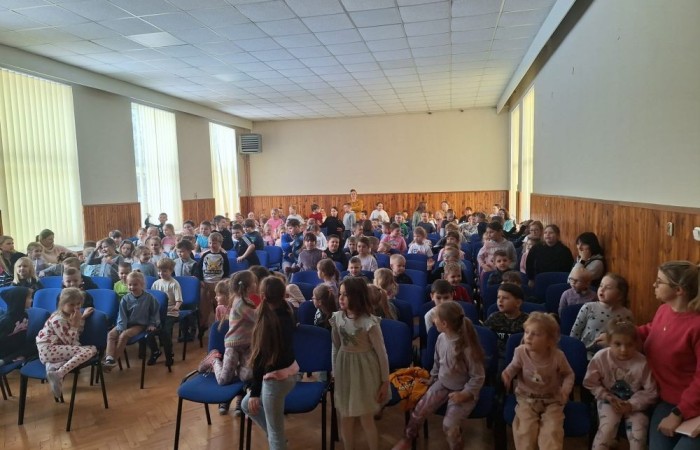 Za nami kolejne spotkanie z muzyką, tym razem motywem przewodnim były gitarowe brzmienia. Jak zwykle okazało się, że w naszych szeregach mamy nie tylko uzdolnionych muzyków, ale także niesamowite talenty aktorskie, dzięki którym, mimo śniegu za oknami, poczuliśmy się przez chwilę jak w rozgrzanej słońcem Hiszpanii. 
Dziękujemy wszystkim za obecność i z niecierpliwością czekamy na kolejne muzyczne przygody! 
