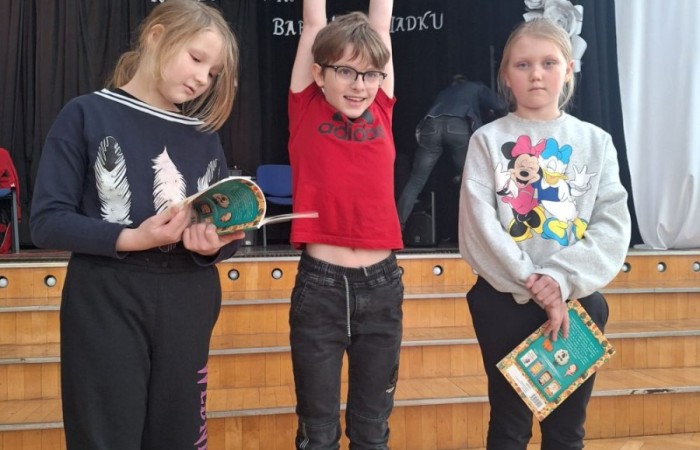 Za nami kolejne spotkanie z muzyką, tym razem motywem przewodnim były gitarowe brzmienia. Jak zwykle okazało się, że w naszych szeregach mamy nie tylko uzdolnionych muzyków, ale także niesamowite talenty aktorskie, dzięki którym, mimo śniegu za oknami, poczuliśmy się przez chwilę jak w rozgrzanej słońcem Hiszpanii. 
Dziękujemy wszystkim za obecność i z niecierpliwością czekamy na kolejne muzyczne przygody! 
