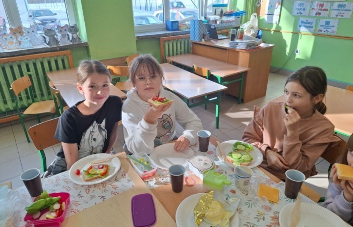 Uczniowie klas młodszych, biorący udział w zajęciach 