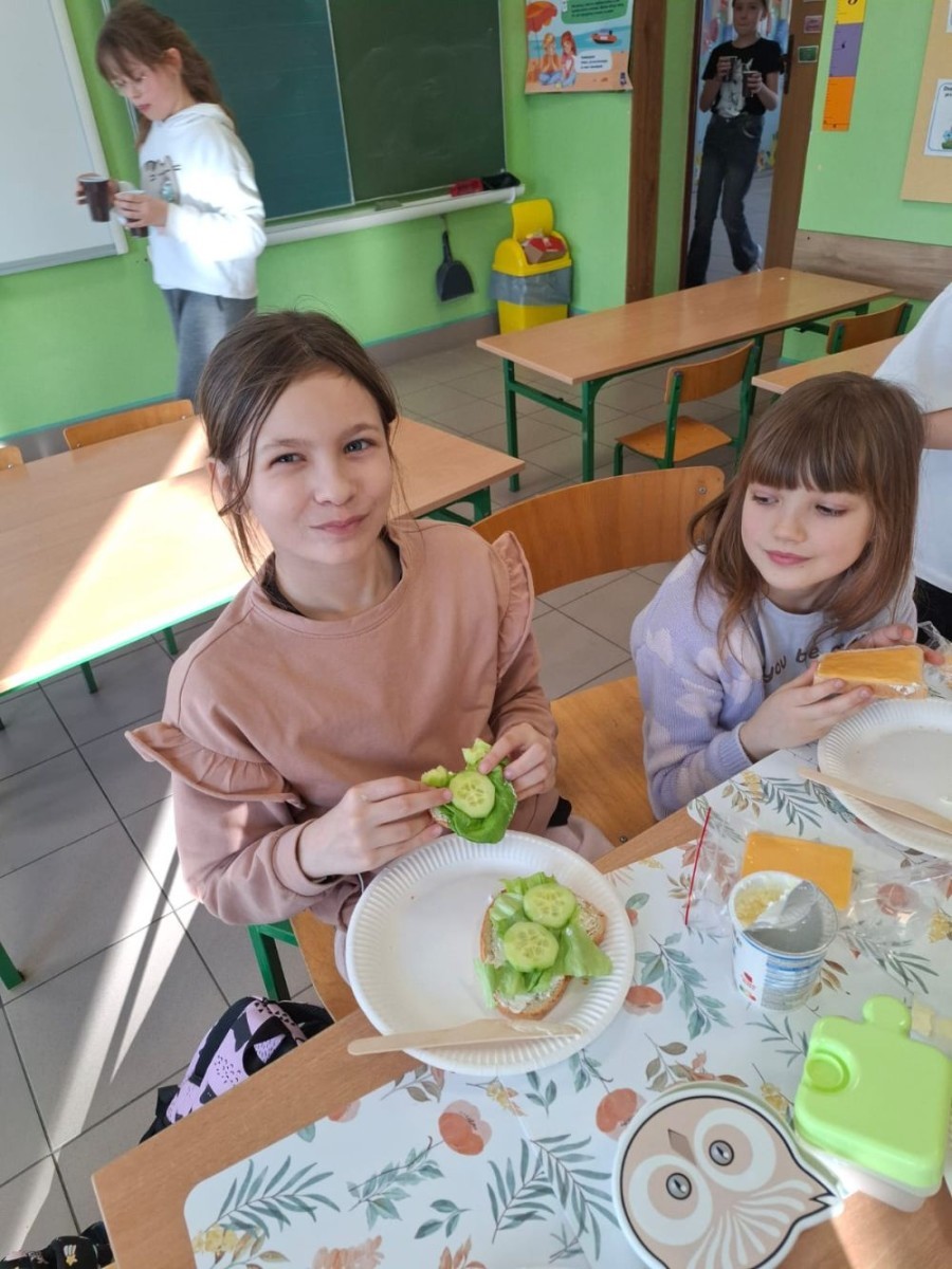 Uczniowie klas młodszych, biorący udział w zajęciach 